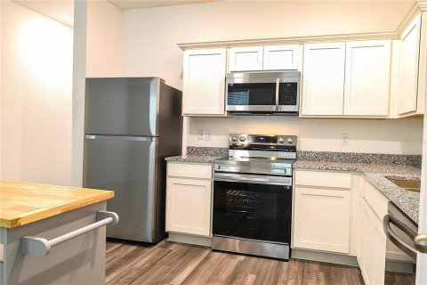 Снять в аренду таунхаус в Зеферхиллс-Норт, Флорида 3 спальни, 128.76м2, № 1898427 - фото 18