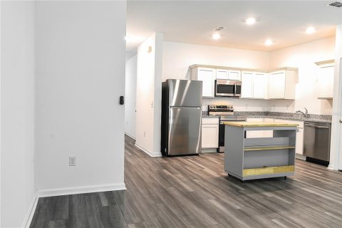 Снять в аренду таунхаус в Зеферхиллс-Норт, Флорида 3 спальни, 128.76м2, № 1898427 - фото 11