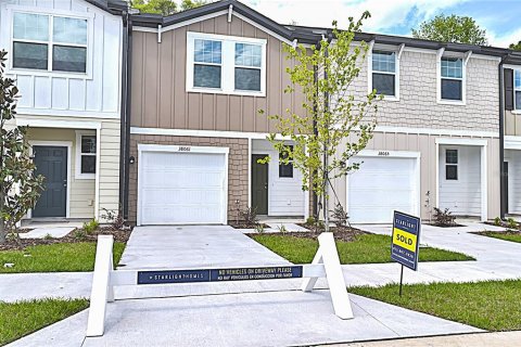 Снять в аренду таунхаус в Зеферхиллс-Норт, Флорида 3 спальни, 128.76м2, № 1898427 - фото 2