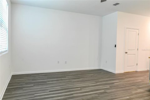 Снять в аренду таунхаус в Зеферхиллс-Норт, Флорида 3 спальни, 128.76м2, № 1898427 - фото 9