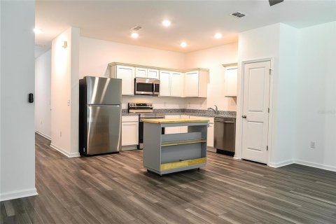 Снять в аренду таунхаус в Зеферхиллс-Норт, Флорида 3 спальни, 128.76м2, № 1898427 - фото 12