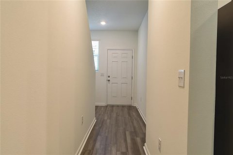 Снять в аренду таунхаус в Зеферхиллс-Норт, Флорида 3 спальни, 128.76м2, № 1898427 - фото 6