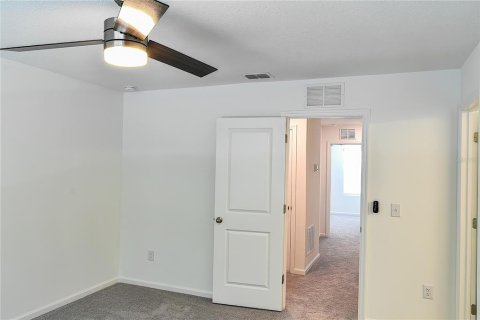 Снять в аренду таунхаус в Зеферхиллс-Норт, Флорида 3 спальни, 128.76м2, № 1898427 - фото 30