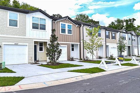 Снять в аренду таунхаус в Зеферхиллс-Норт, Флорида 3 спальни, 128.76м2, № 1898427 - фото 4