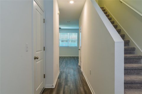 Снять в аренду таунхаус в Зеферхиллс-Норт, Флорида 3 спальни, 128.76м2, № 1898427 - фото 5