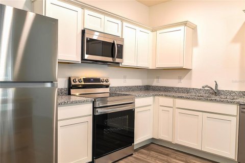 Снять в аренду таунхаус в Зеферхиллс-Норт, Флорида 3 спальни, 128.76м2, № 1898427 - фото 19