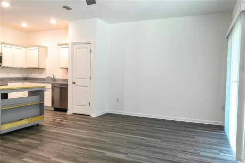 Снять в аренду таунхаус в Зеферхиллс-Норт, Флорида 3 спальни, 128.76м2, № 1898427 - фото 13