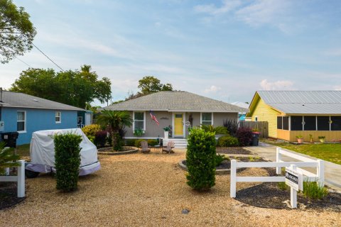 House in Panama City Beach, Florida 3 bedrooms, 117.06 sq.m. № 562211 - photo 1