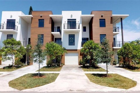 Propiedad comercial en Hollywood, Florida 762.08 m2 № 2079719