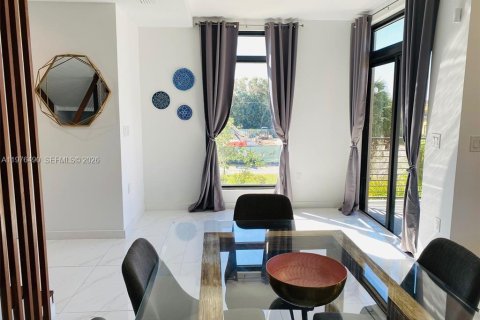 Immobilier commercial à vendre à Hollywood, Floride: 762.08 m2 № 2079719 - photo 7