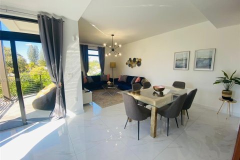 Immobilier commercial à vendre à Hollywood, Floride: 762.08 m2 № 2079719 - photo 5