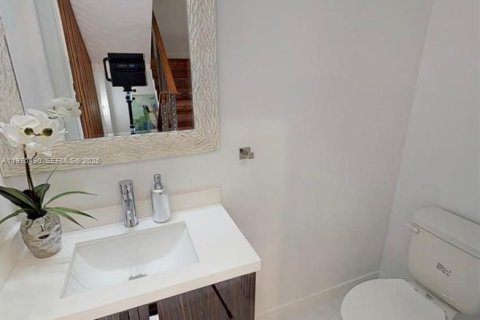 Immobilier commercial à vendre à Hollywood, Floride: 762.08 m2 № 2079719 - photo 8