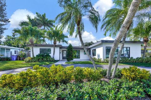 House in Deerfield Beach, Florida 5 bedrooms, 188.68 sq.m. № 1224948 - photo 1