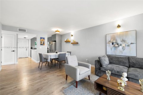 Condominio en venta en Sunrise, Florida, 2 dormitorios, 83.98 m2 № 1758810 - foto 7