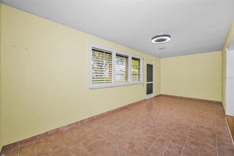 Condo in Sun City Center, Florida, 2 bedrooms  № 2150796 - photo 19