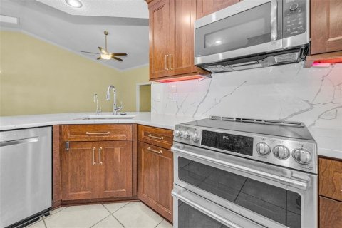 Condo in Sun City Center, Florida, 2 bedrooms  № 2150796 - photo 13