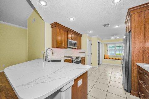 Condo in Sun City Center, Florida, 2 bedrooms  № 2150796 - photo 11