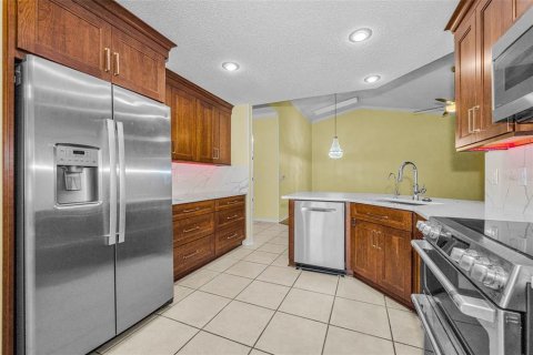 Condo in Sun City Center, Florida, 2 bedrooms  № 2150796 - photo 14