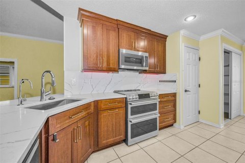 Condo in Sun City Center, Florida, 2 bedrooms  № 2150796 - photo 15
