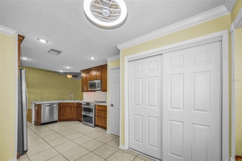 Condo in Sun City Center, Florida, 2 bedrooms  № 2150796 - photo 16