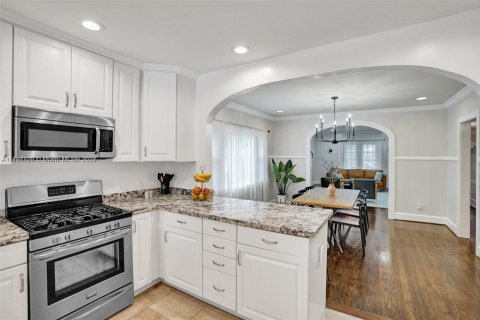 Купить виллу или дом в Холливуд, Флорида 5 спален, 162.58м2, № 1695924 - фото 6
