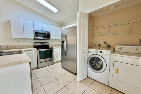 Casa en alquiler en Cutler Bay, Florida, 3 dormitorios, 128.3 m2 № 2012087 - foto 6