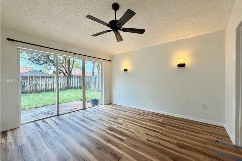 Casa en alquiler en Cutler Bay, Florida, 3 dormitorios, 128.3 m2 № 2012087 - foto 8