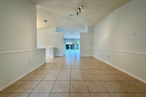 Casa en alquiler en Cutler Bay, Florida, 3 dormitorios, 128.3 m2 № 2012087 - foto 2