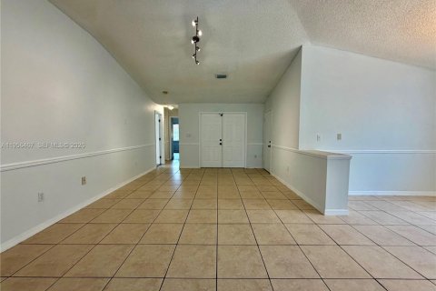 Casa en alquiler en Cutler Bay, Florida, 3 dormitorios, 128.3 m2 № 2012087 - foto 4