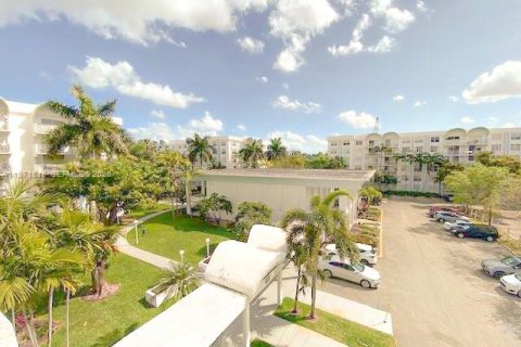 Condominio en alquiler en Miami, Florida, 2 dormitorios, 96.25 m2 № 2032436 - foto 19