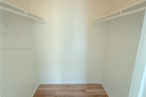 Condominio en alquiler en Miami, Florida, 2 dormitorios, 96.25 m2 № 2032436 - foto 7