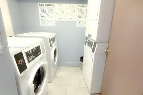 Condominio en alquiler en Miami, Florida, 2 dormitorios, 96.25 m2 № 2032436 - foto 13