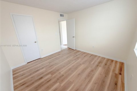 Condominio en alquiler en Miami, Florida, 2 dormitorios, 96.25 m2 № 2032436 - foto 10