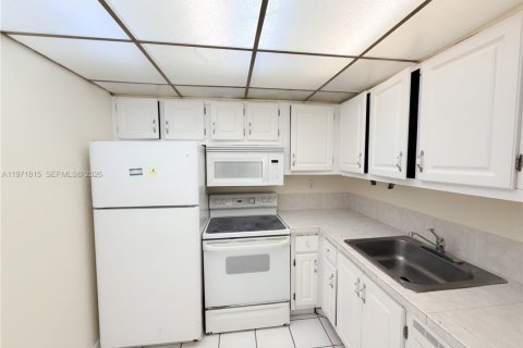 Condominio en alquiler en Miami, Florida, 2 dormitorios, 96.25 m2 № 2032436 - foto 3