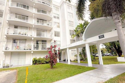 Condominio en alquiler en Miami, Florida, 2 dormitorios, 96.25 m2 № 2032436 - foto 20