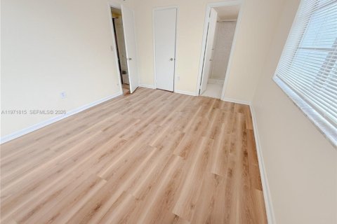 Condominio en alquiler en Miami, Florida, 2 dormitorios, 96.25 m2 № 2032436 - foto 9