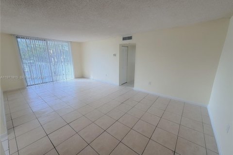 Condominio en Miami, Florida, 2 dormitorios  № 2032436