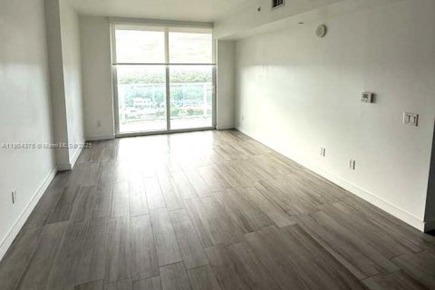 Condo in Miami, Florida, 1 bedroom  № 1956788 - photo 4