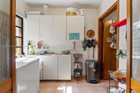 House in Miami, Florida 3 bedrooms, 343.18 sq.m. № 1975482 - photo 20