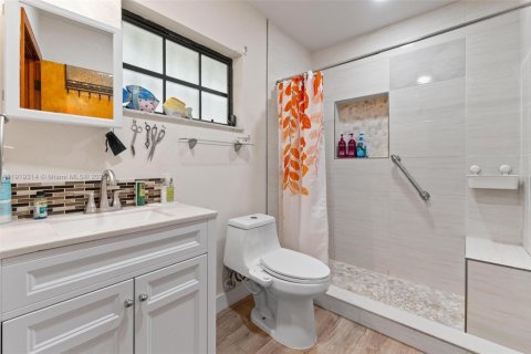 House in Miami, Florida 3 bedrooms, 343.18 sq.m. № 1975482 - photo 29