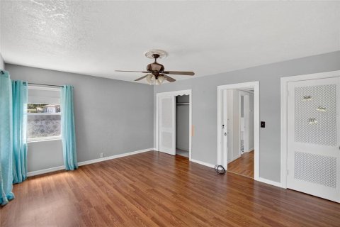 House in Plant City, Florida 3 bedrooms, 160.63 sq.m. № 1846806 - photo 17