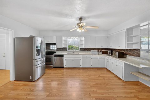 House in Plant City, Florida 3 bedrooms, 160.63 sq.m. № 1846806 - photo 24