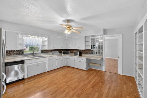 House in Plant City, Florida 3 bedrooms, 160.63 sq.m. № 1846806 - photo 25