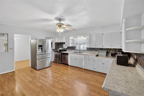 House in Plant City, Florida 3 bedrooms, 160.63 sq.m. № 1846806 - photo 23