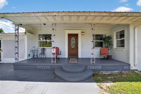 House in Plant City, Florida 3 bedrooms, 160.63 sq.m. № 1846806 - photo 1