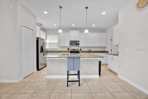 Casa en venta en Kissimmee, Florida, 5 dormitorios, 286.23 m2 № 1908330 - foto 13