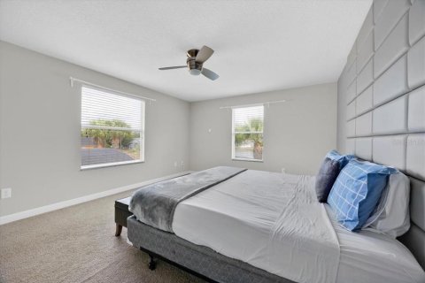 Casa en venta en Kissimmee, Florida, 5 dormitorios, 286.23 m2 № 1908330 - foto 25