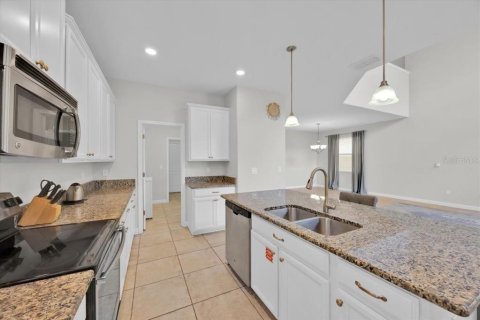 Casa en venta en Kissimmee, Florida, 5 dormitorios, 286.23 m2 № 1908330 - foto 19