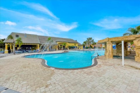 Casa en venta en Kissimmee, Florida, 5 dormitorios, 286.23 m2 № 1908330 - foto 4