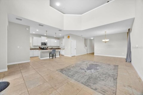 Casa en venta en Kissimmee, Florida, 5 dormitorios, 286.23 m2 № 1908330 - foto 11